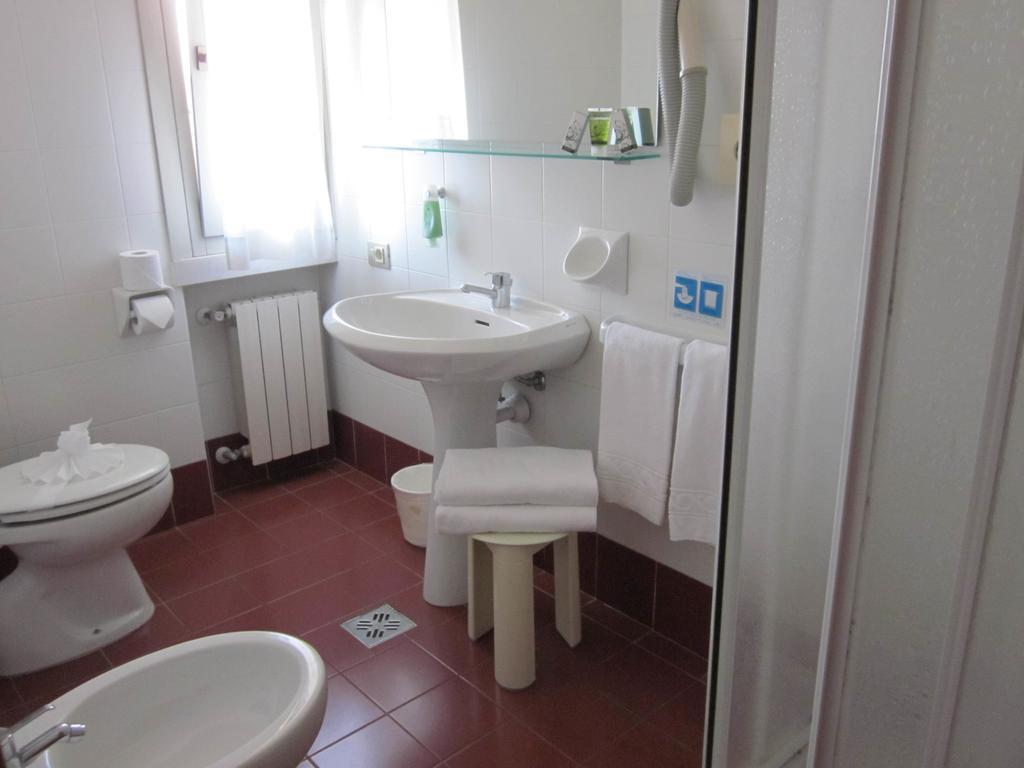 Hotel Marina Torri del Benaco Kültér fotó