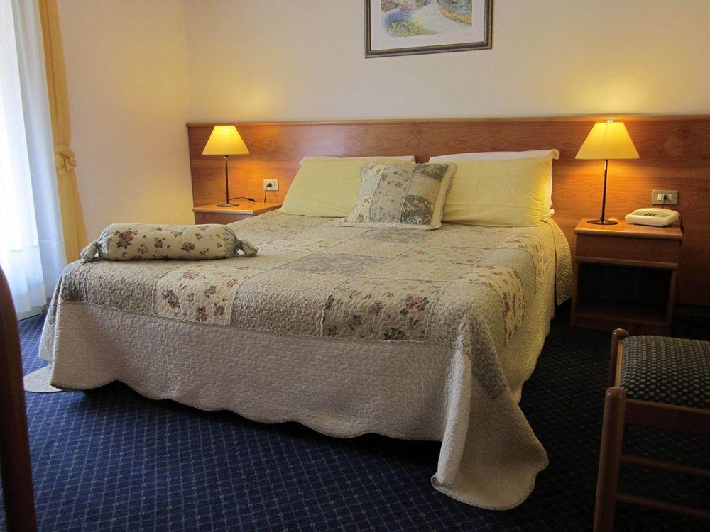 Hotel Marina Torri del Benaco Kültér fotó