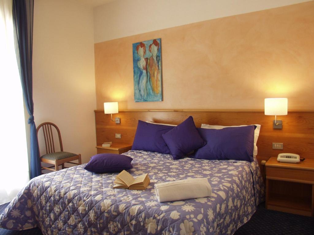 Hotel Marina Torri del Benaco Szoba fotó