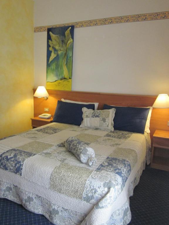 Hotel Marina Torri del Benaco Szoba fotó