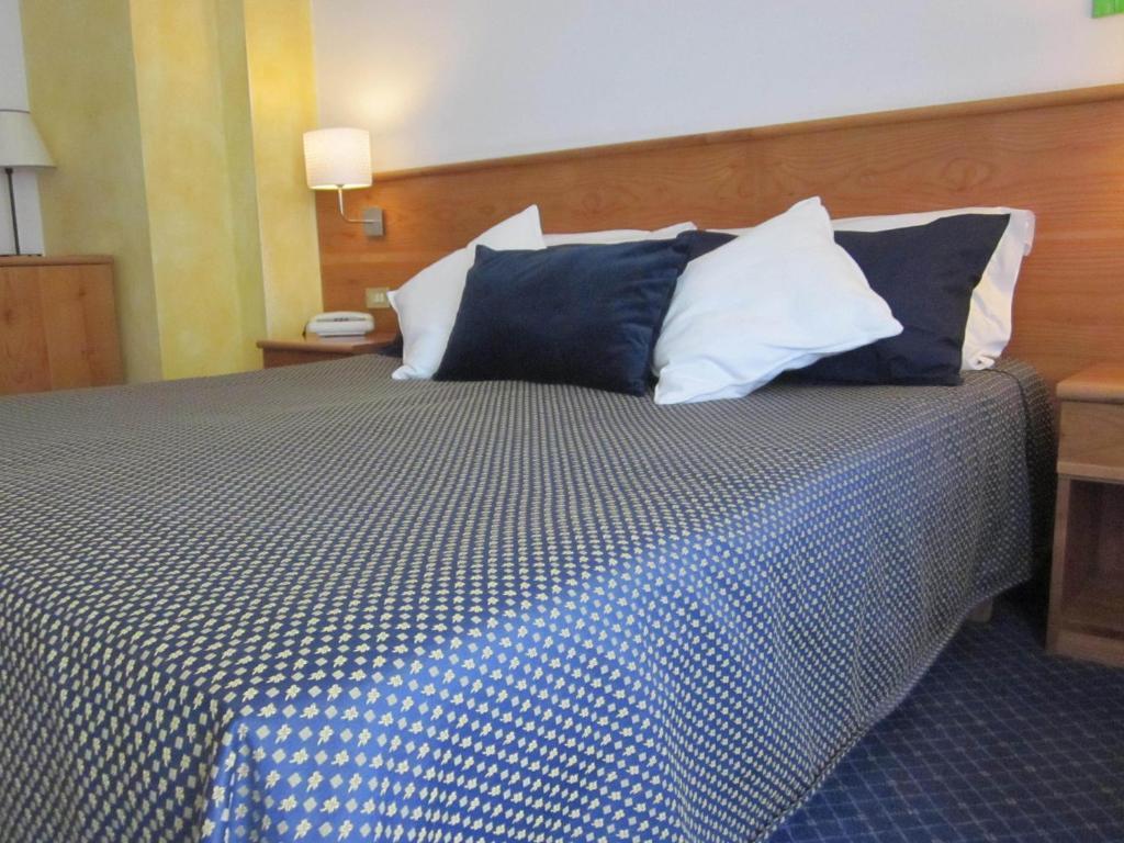 Hotel Marina Torri del Benaco Szoba fotó