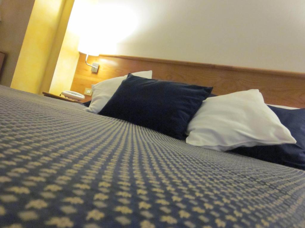 Hotel Marina Torri del Benaco Szoba fotó